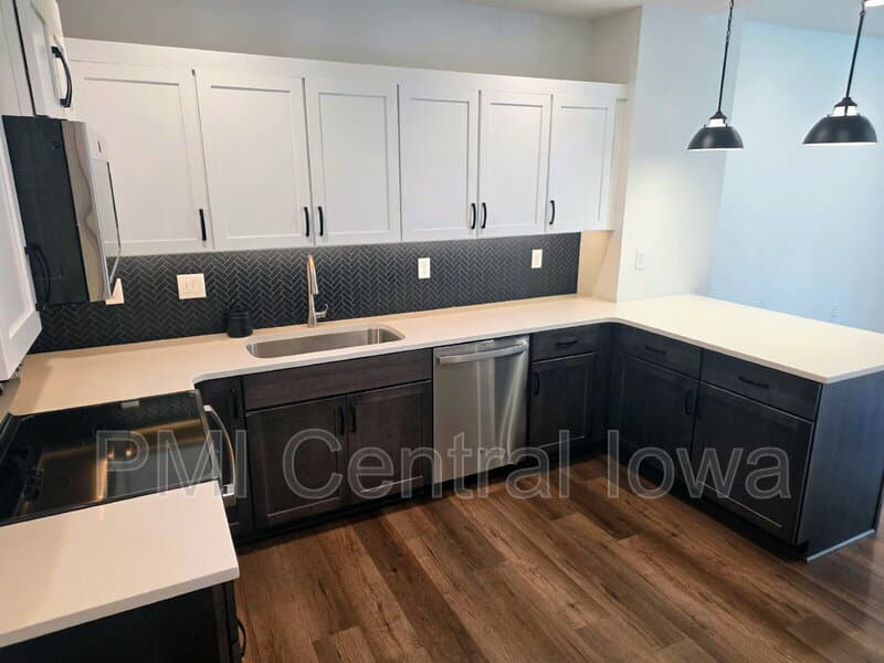 Des Moines Townhome: 423 SW 12th St