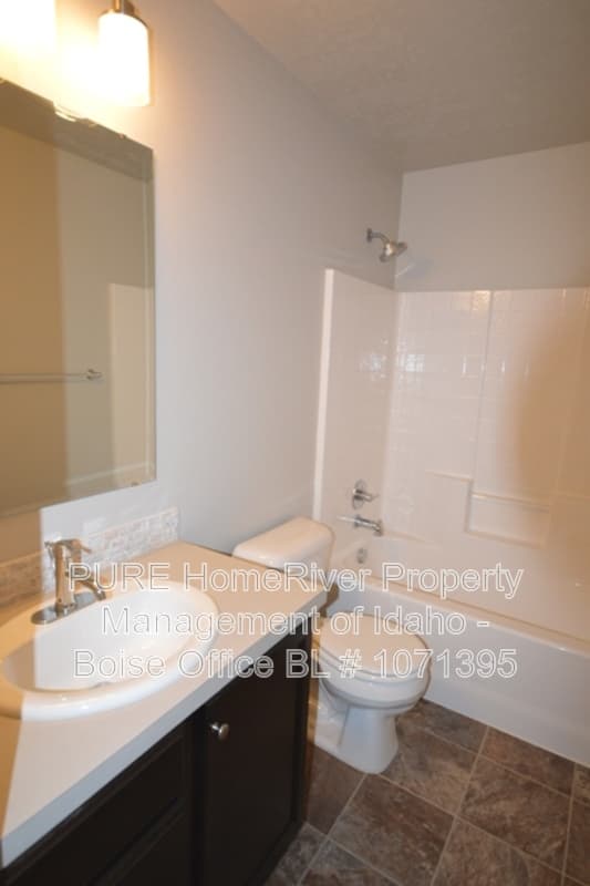 Meridian House: 629 N Manship Ave