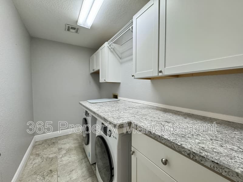 Spring Hill House: 6153 Mountain Way Avenue
