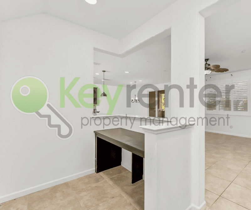 Lincoln House: 1552 Flora Way