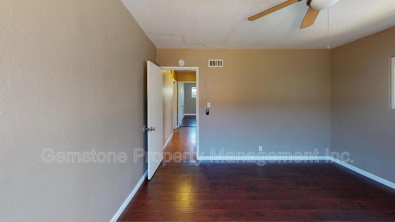 San Diego House: 5744 Mary Lane Dr