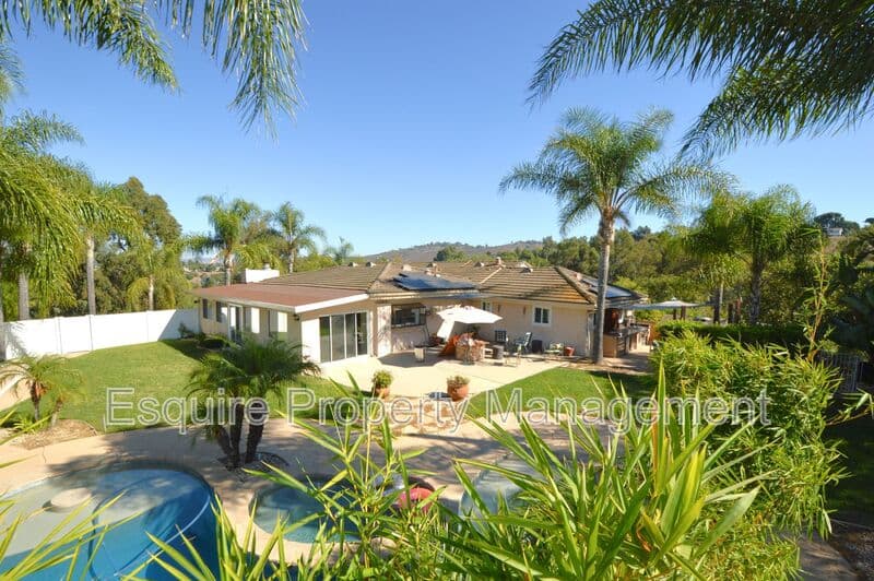 MOORPARK House: 10779 CITRUS DR