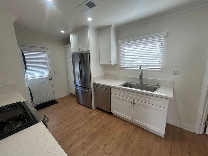 Pasadena House: 648 W Howard Street
