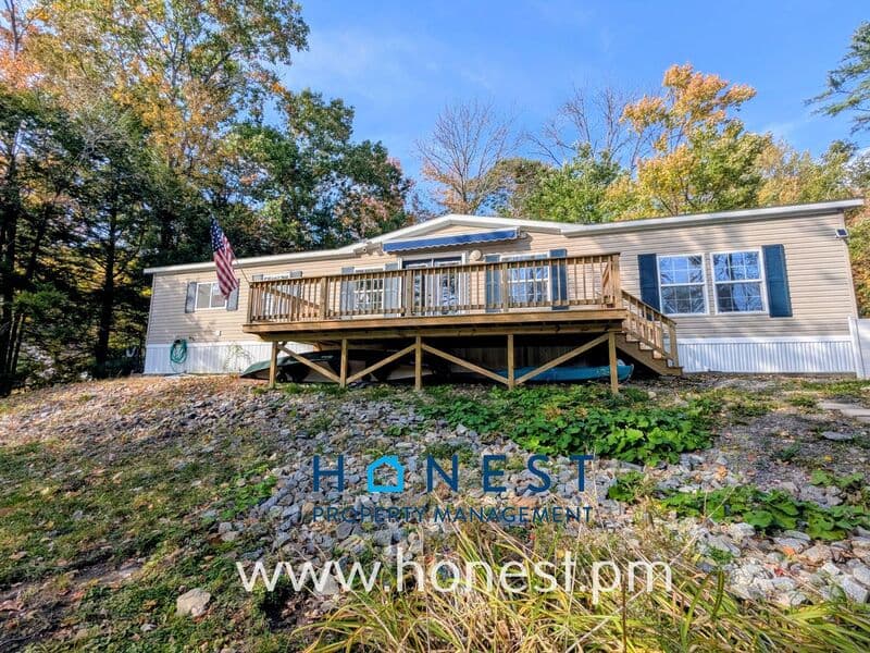 West Gardiner House: 107 Woodland Dr