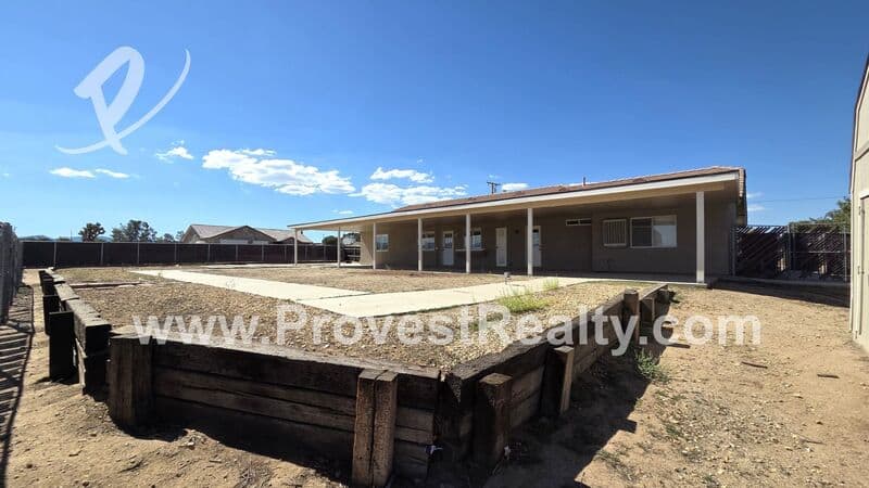 Hesperia House: 8305 Topaz Ave