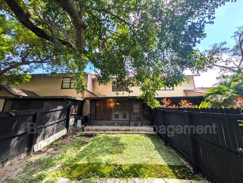 Tampa Townhome: 3441 Oak Trail Ct