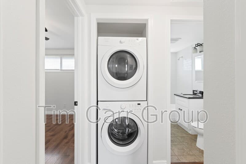 Costa Mesa Condo: 241 E 18th Street
