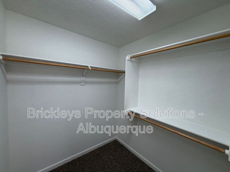Rio Rancho House: 418 Paseo Roja Pl NE