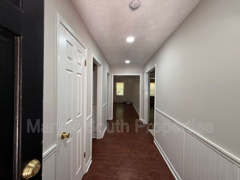 STONE MOUNTAIN House: 1239 AUTUMN HILL LANE