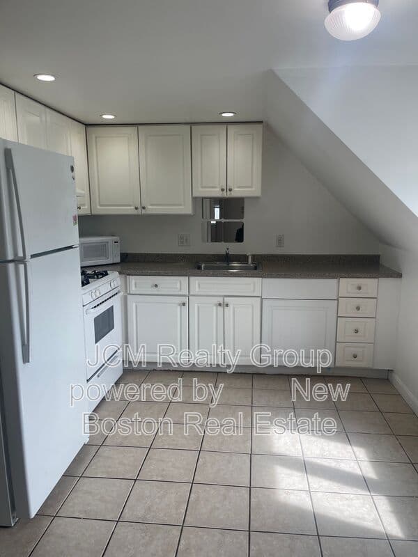 Saugus Condo: 5 Myrtle Street