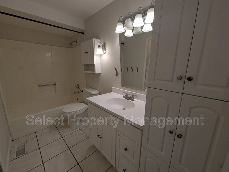 Fort Wayne House: 2508 Repton Drive
