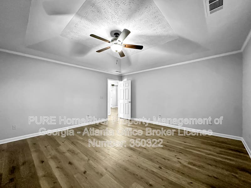 Fayetteville House: 140 Landing Dr