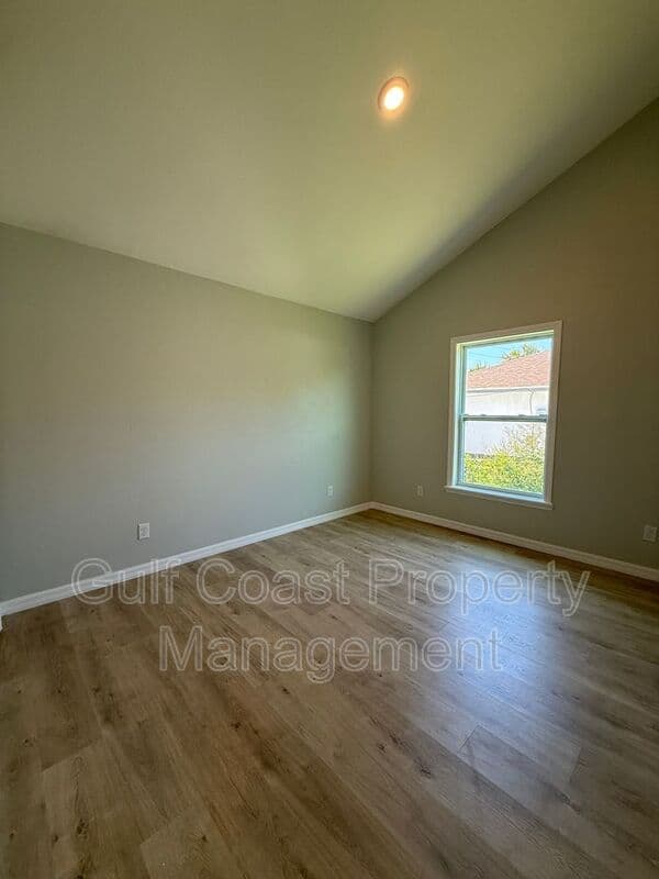 North Port House: 3294 West Price Blvd