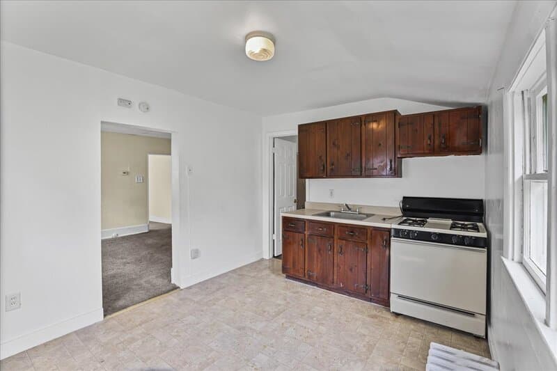 Woodbury Condo: 122 South Davis Street - A
