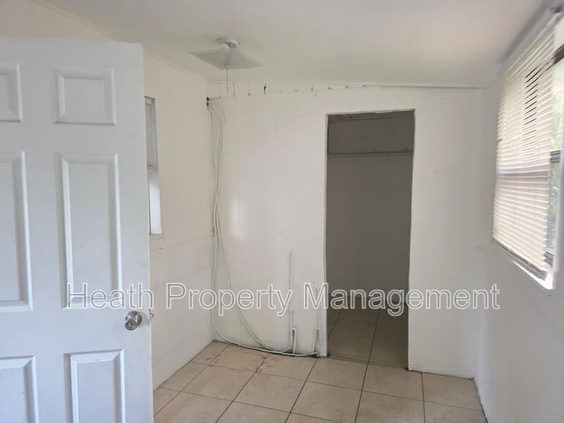 Largo House: 504 6th Ave NW