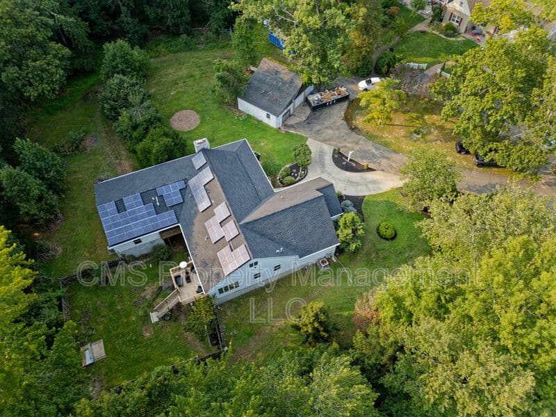 Morganville House: 17 Bauers Ln