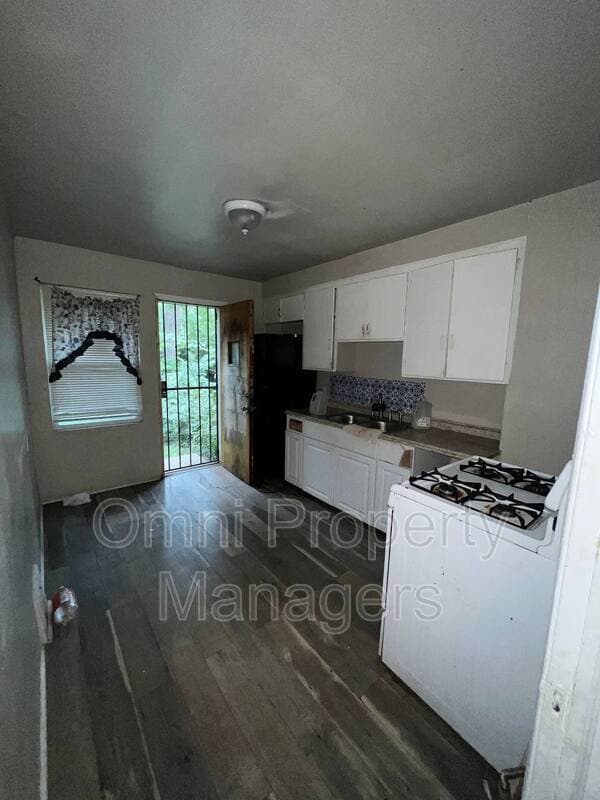 Detroit House: 20456 Meyers Rd