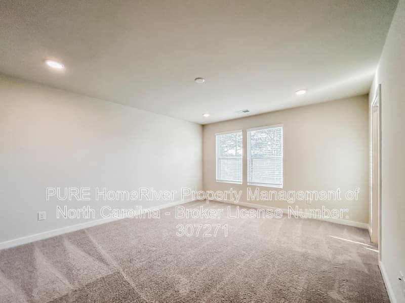 Hickory House: 2943 31st St NE