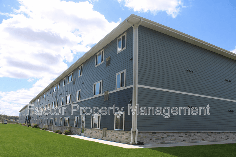 Belle Plaine Condo: 561 Elk Street South