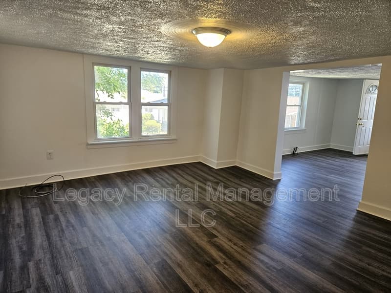 Plymouth Condo: 533 West Shawnee Avenue 2nd FL - 2