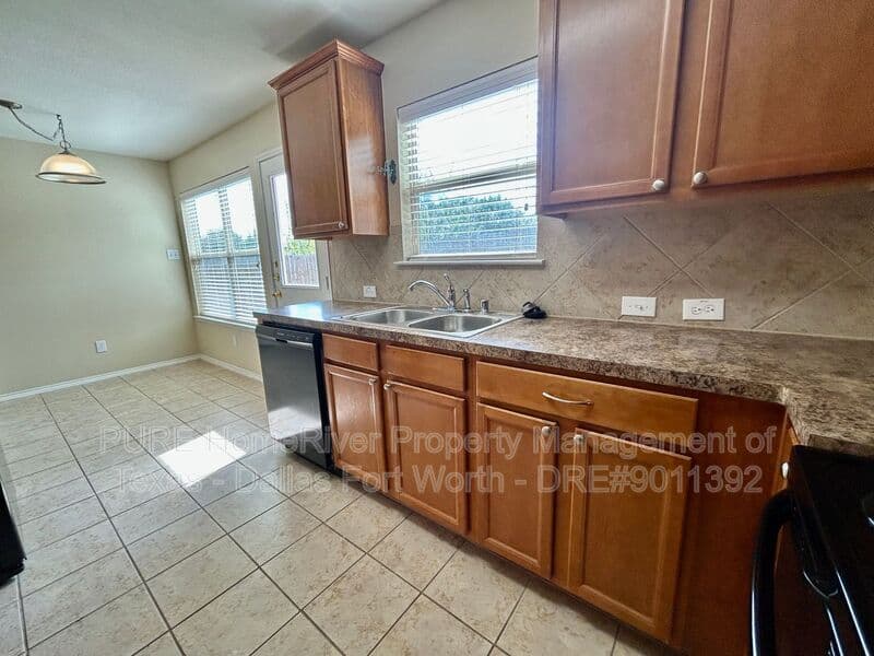 Haslet House: 809 San Miguel Trl