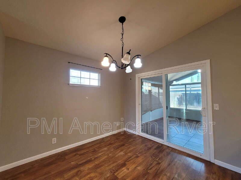 Sacramento House: 8715 Rooster Way