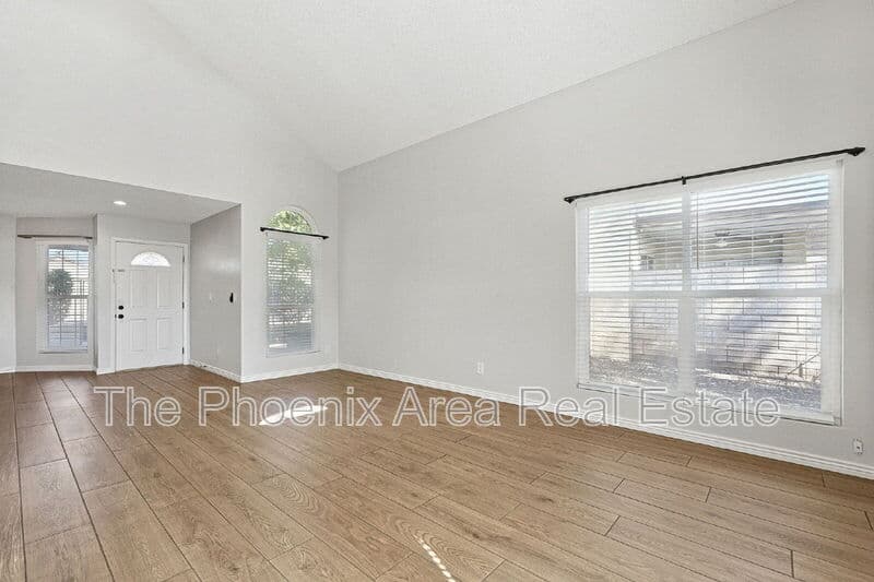Chandler House: 1115 W Estrella Dr