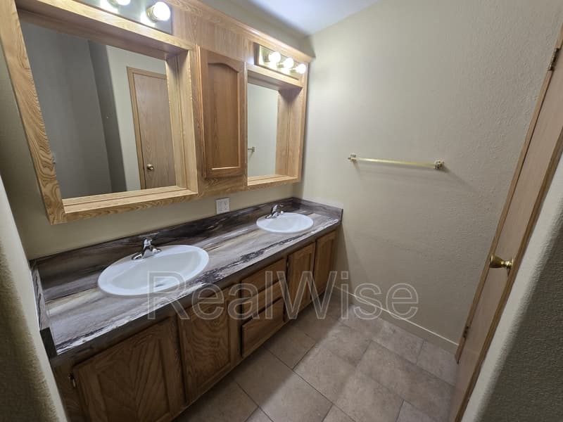 Idleyld Park House: 21366 N Umpqua Hwy