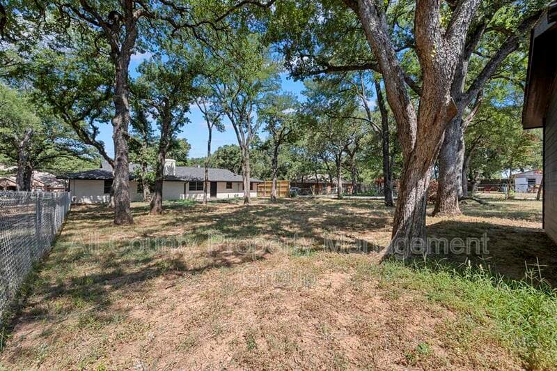 Hurst House: 1444 Cimarron Trail
