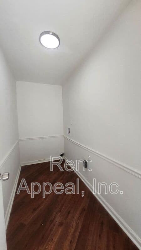 Decatur House: 2353 Greenway Drive