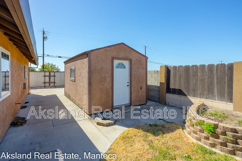 Manteca House: 14909 Pueblo Drive