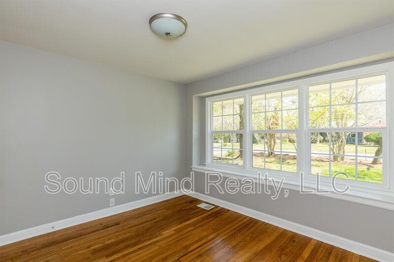 Raleigh House: 418 Lamont Street