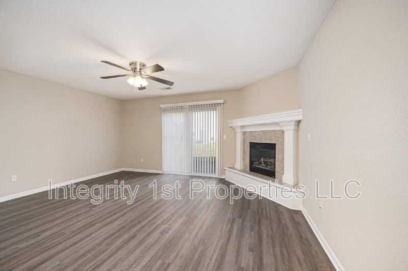 Kansas City Condo: 5930 NW 91st Ter