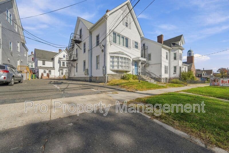 Danbury House: 77 West St.