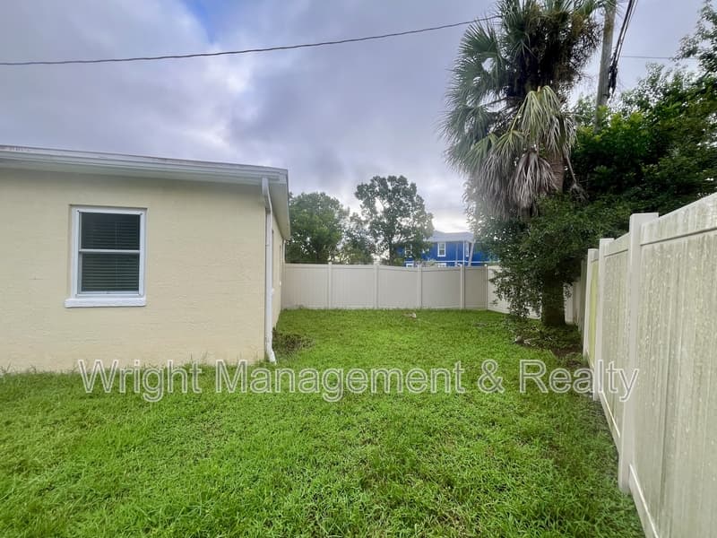 St. Petersburg House: 8330 Waverly Road North