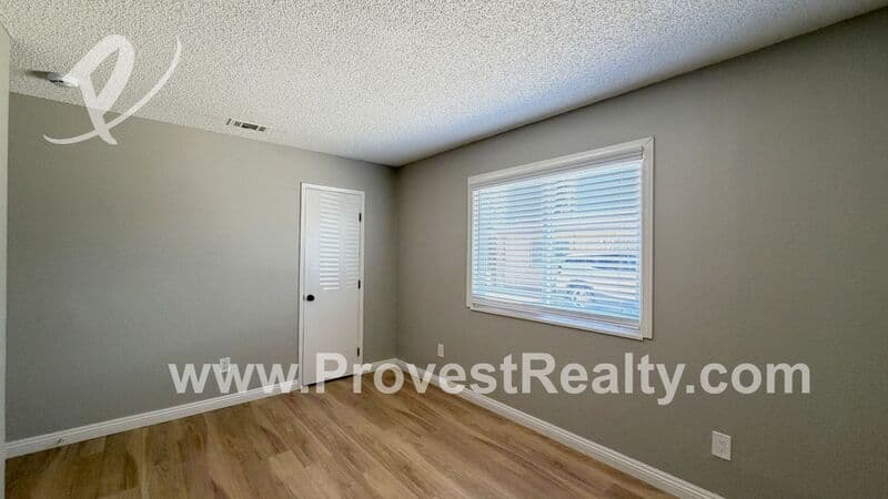 Hesperia House: 16397 Spruce St