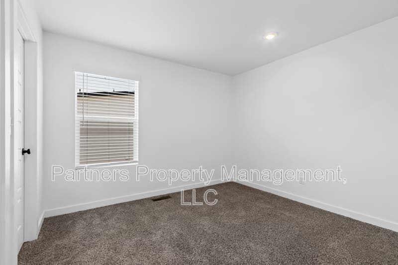 Centerton House: 881 Ventnor Avenue