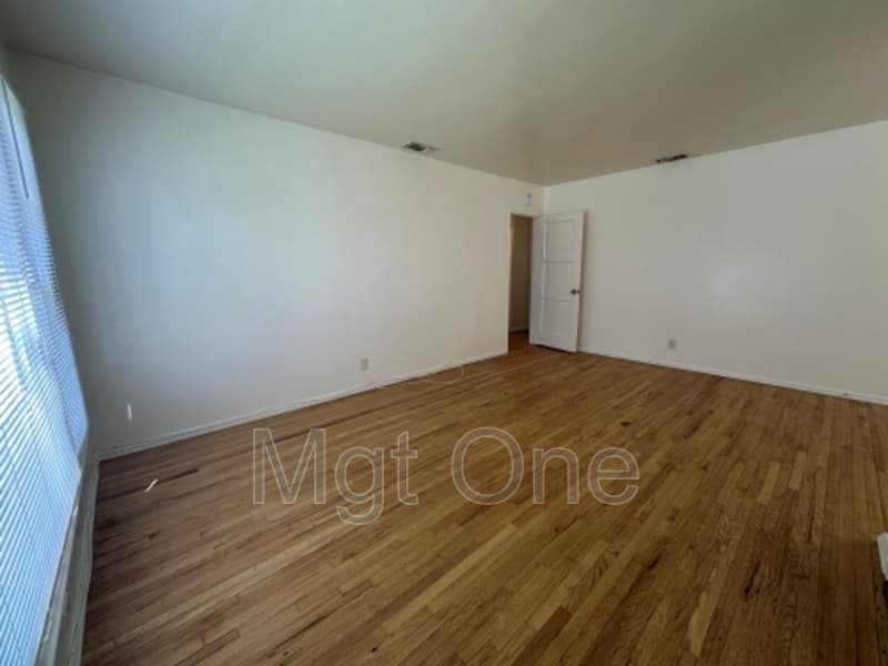 Riverside House: 4406 Kansas Ave.