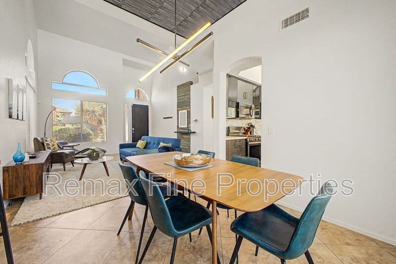 Mesa House: 3563 N Tuscany
