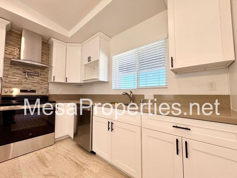 Phelan House: 13775 Schlitz Rd
