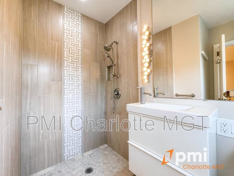 Charlotte House: 1140 Bevis Dr