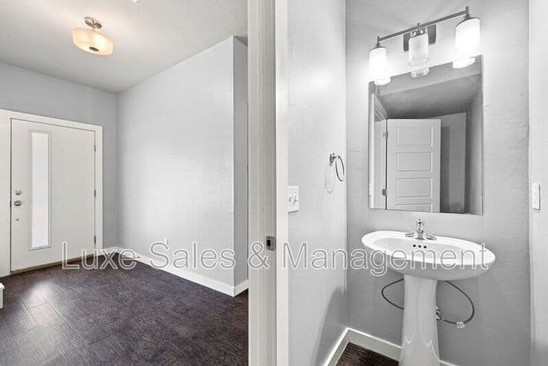 Edmond Condo: 17612 Hampton Park Dr