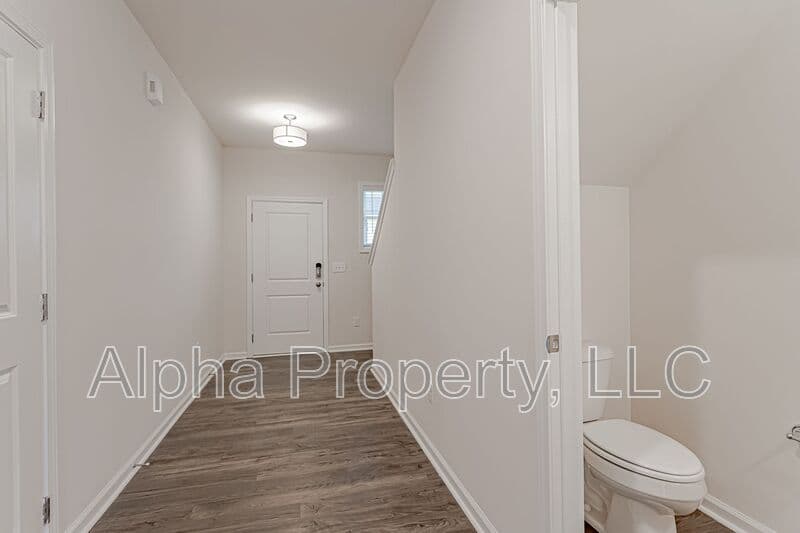 Duncan House: 25 Apricot Ln