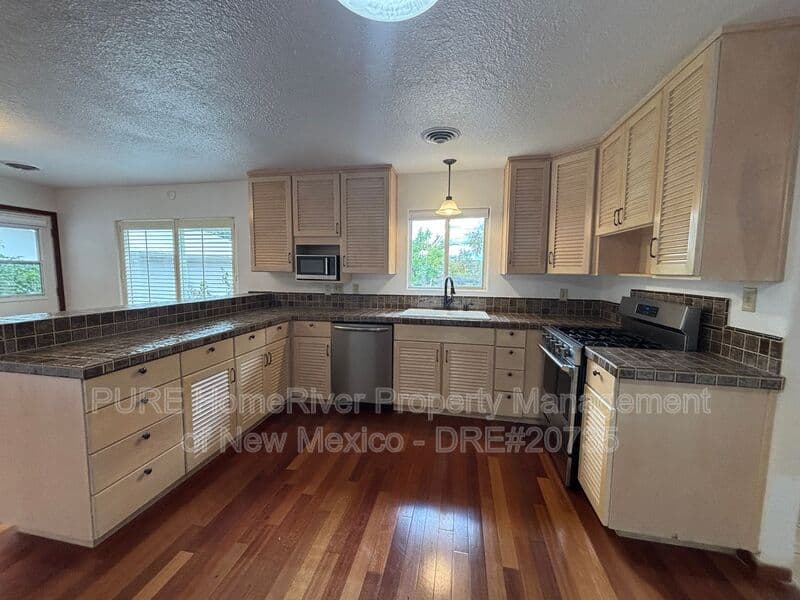 Flora Vista House: 7501 Old Aztec Hwy