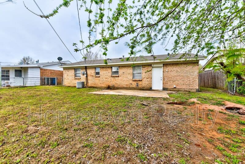 Midwest City House: 1308 McDonald Drive