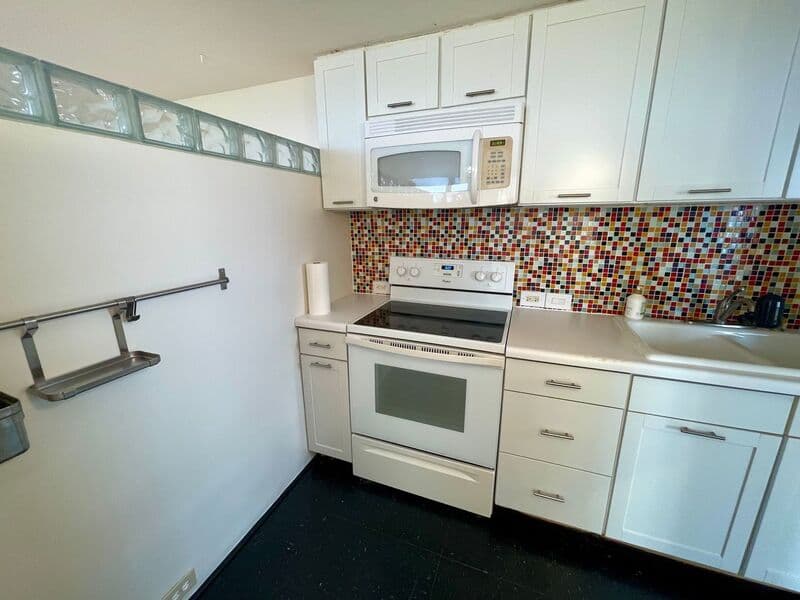 Pearl City Condo: 1060 Kamehameha Hwy.