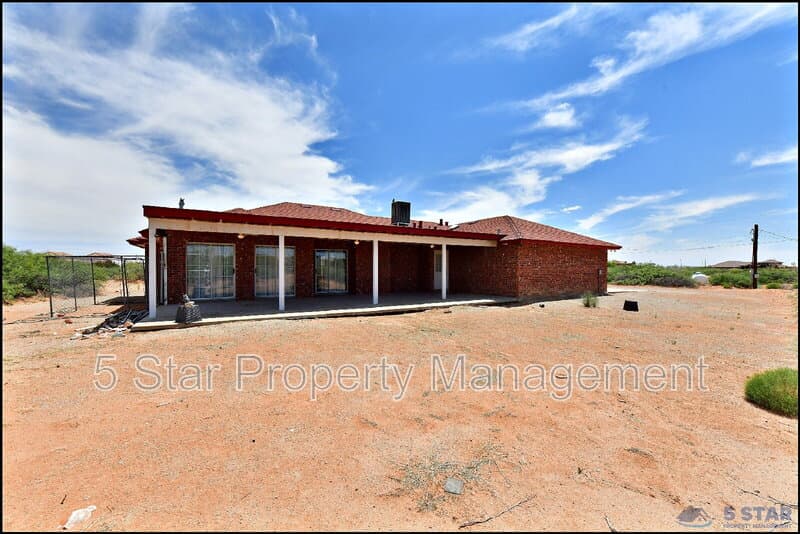 El Paso House: 14101 Koshare Ct