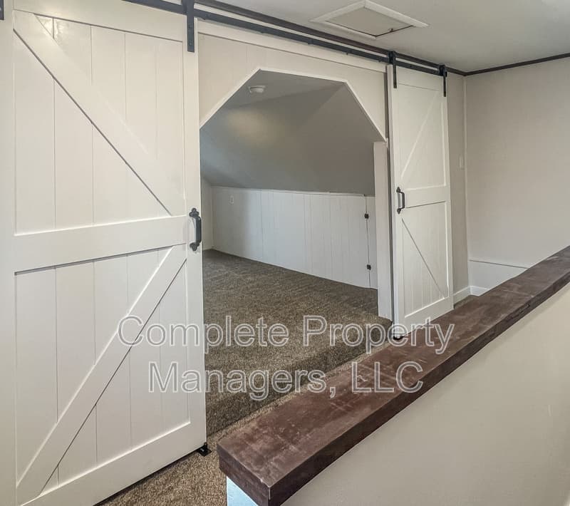 Owatonna House: 118 Franklin Avenue
