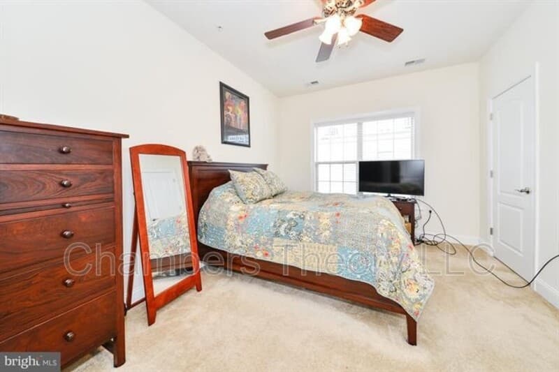 Arlington House: 402 N Thomas St.