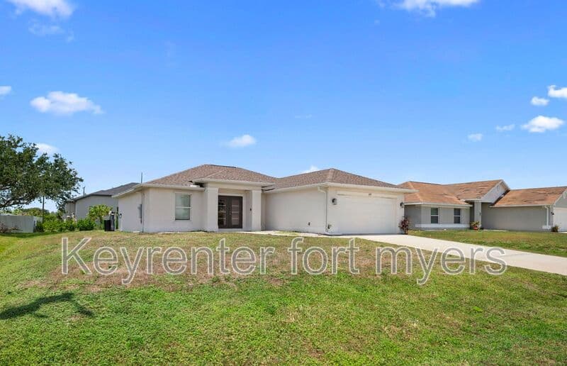 Cape Coral House: 202 NW 25th Pl